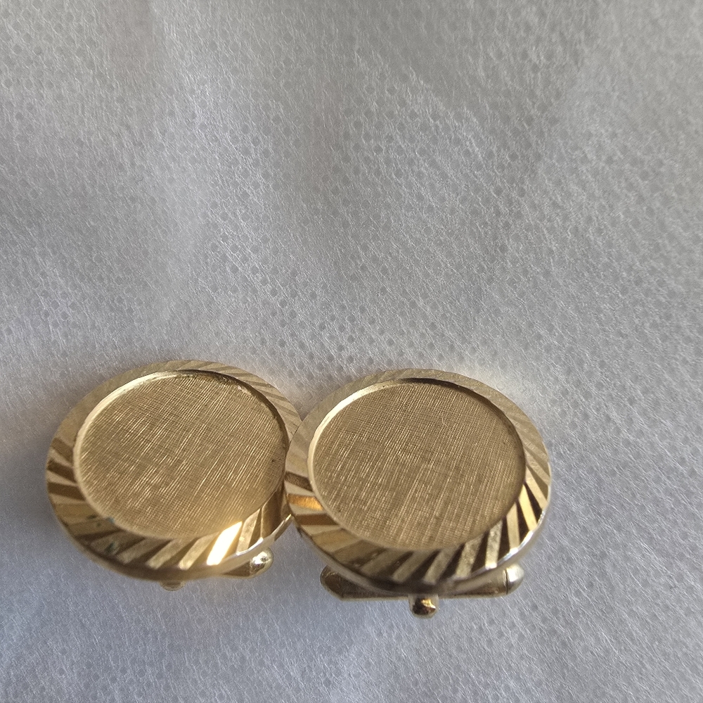 VINTAGE SWANK GOLD TONE CUFF LINKS CLASSIC ROUND DISC SHAPE CUT TEXTURE EDGE